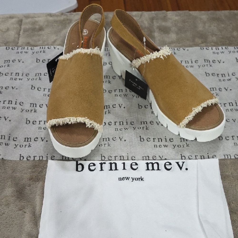 NEW  Bernie Mev "Venti Fringe"Womens Platform Wedge Shoes Caramel/White Sz 41/10